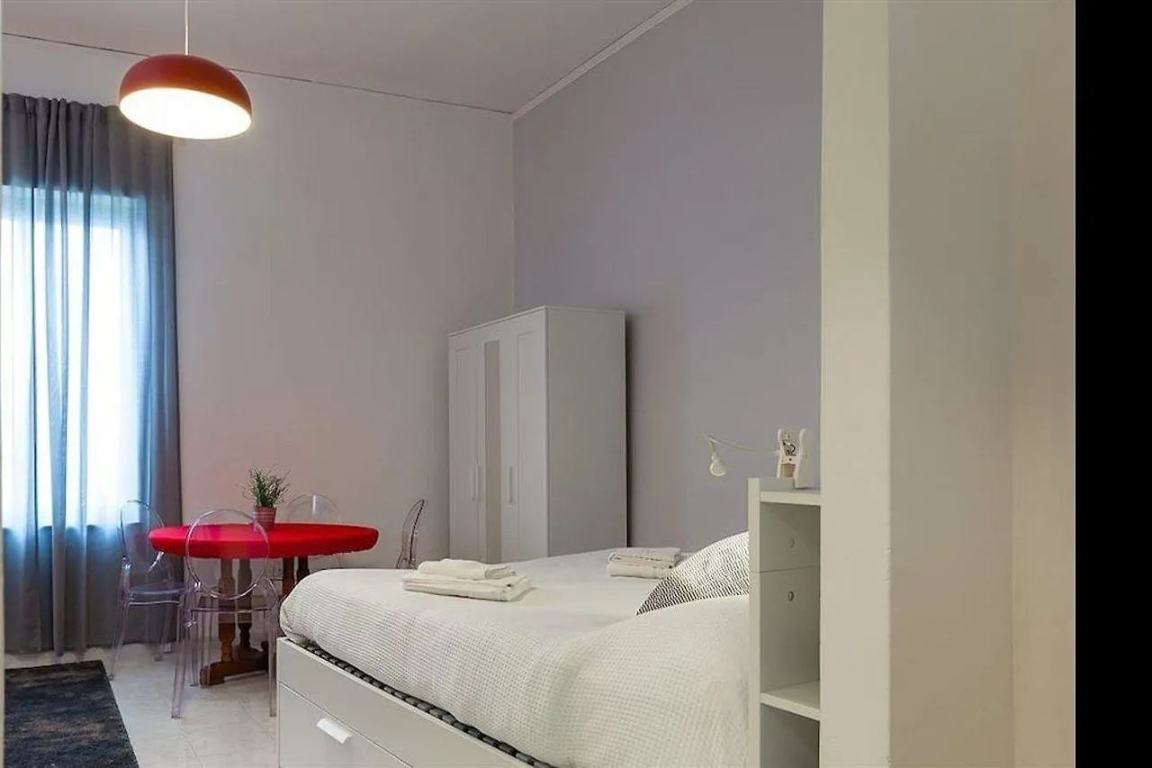 Apartment - Rampe S.Antonio II Bh 93 Neapel 0*,  Italien
