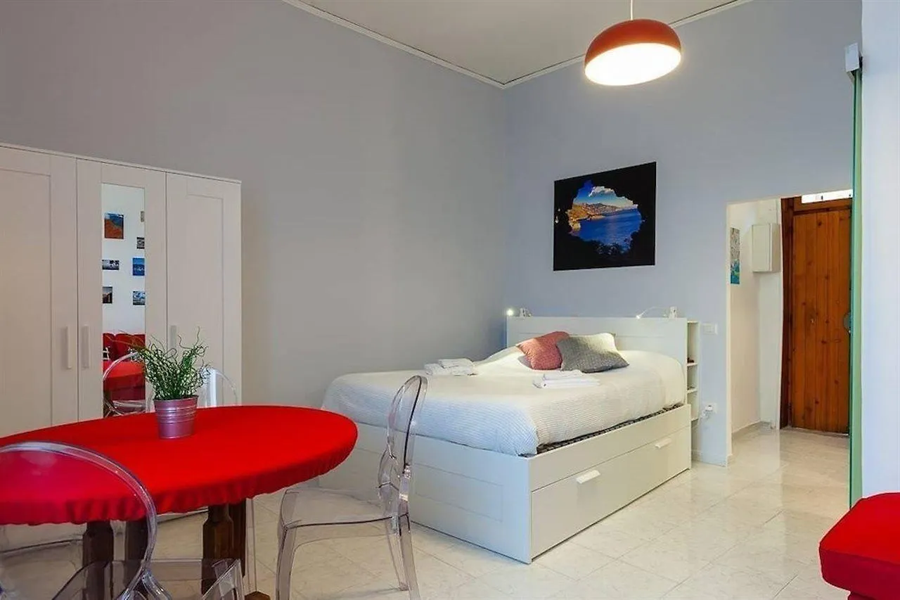 Apartment - Rampe S.Antonio II Bh 93 Neapel Italien